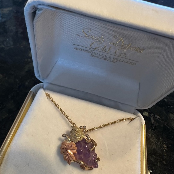 South Dakotans gold co. Grape necklace